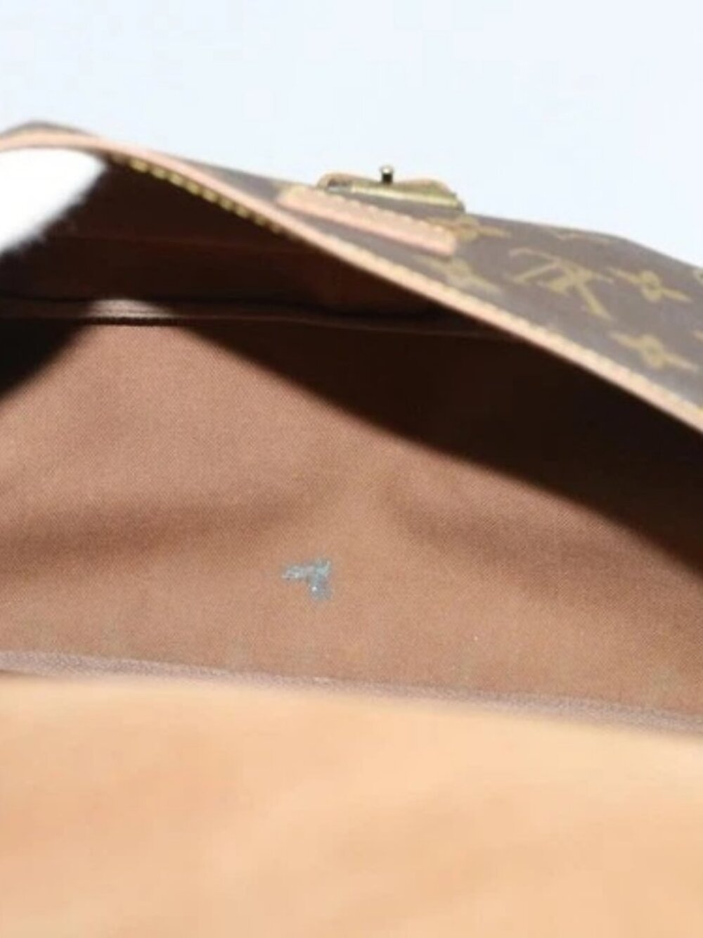 LOUIS VUITTON Monogram Saumur 35 Shoulder Bag - Picture 9 of 16
